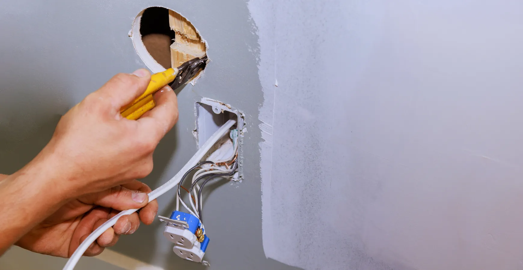 Dallas handyman electrical repair and installation services