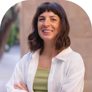 Customer portrait giving testimonial for Dallas Handy Pros