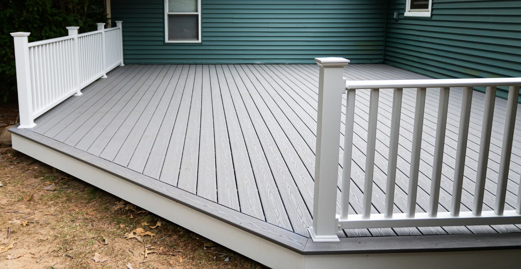 Dallas custom backyard deck and wooden patio railing repair project